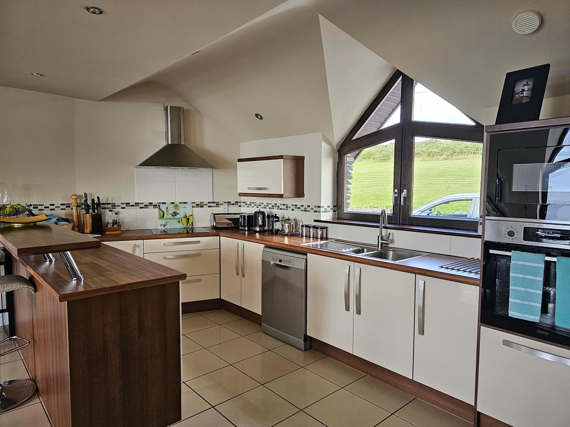 Fuchsia Lodge - New Luxury 5* Beachside Lodge With Sauna - 4 Beds Ensuite - Spectacular Location Waterville Eksteriør billede