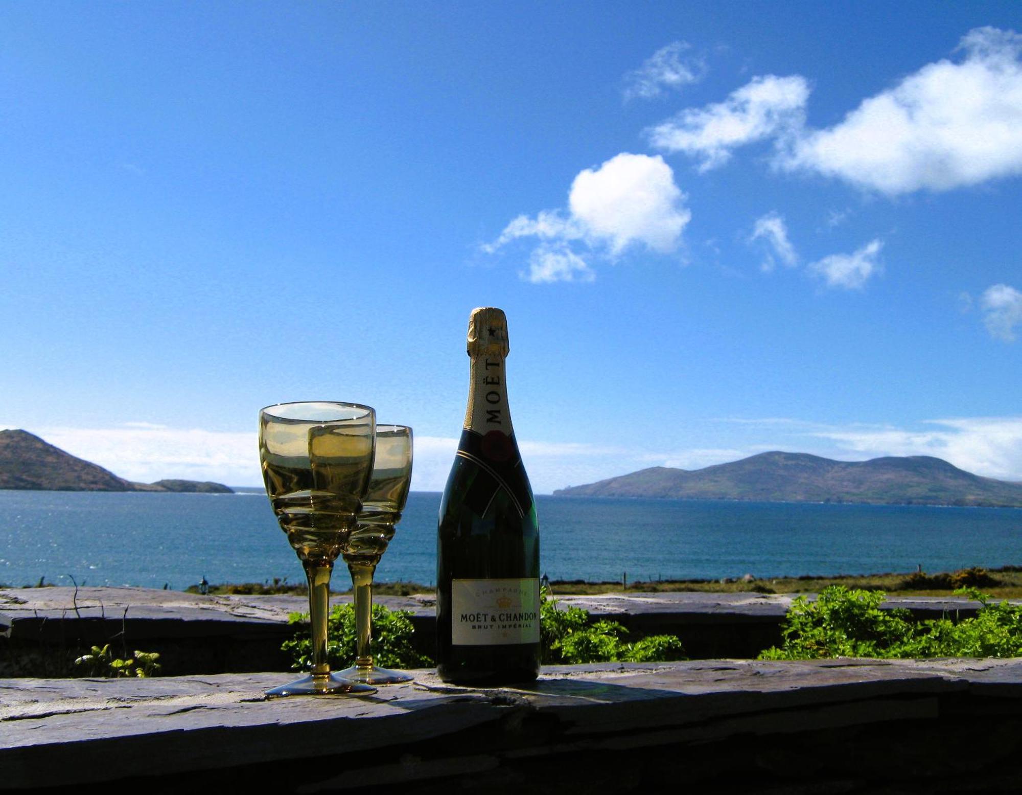 Fuchsia Lodge - New Luxury 5* Beachside Lodge With Sauna - 4 Beds Ensuite - Spectacular Location Waterville Eksteriør billede